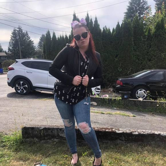 Meet your Posher, Krystal - Picture 1 of 1